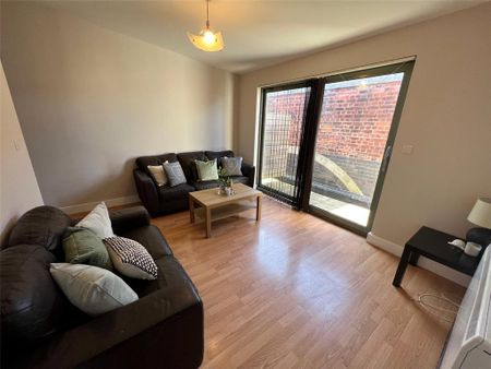 3 bedroom flat to rent - Photo 2