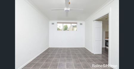 ONE BEDROOM SELF CONTAINED UNIT CLOSE TO CBD - Available 18.12.2025 - Photo 2