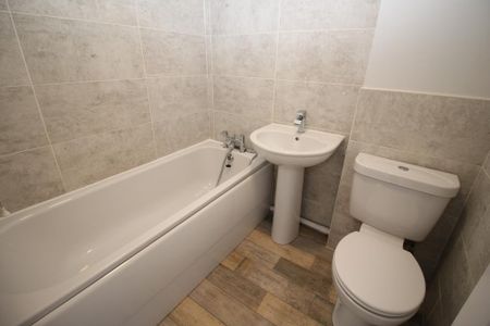 2 bedroom terraced house to rent - Photo 3