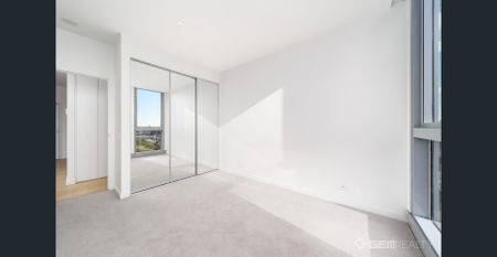 Stylish One-Bedroom + Study Retreat with Iconic Views & Luxury Amenities - Photo 2