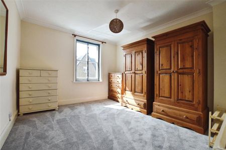 2 bedroom end of terrace house to rent - Photo 3