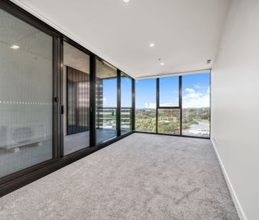 One bedroom apartment with modern living - Photo 4