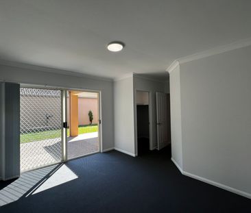 Large 3 Bedroom Family Home Close to Schools! - Photo 6