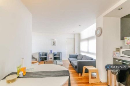 2 bedroom flat to rent - Photo 2