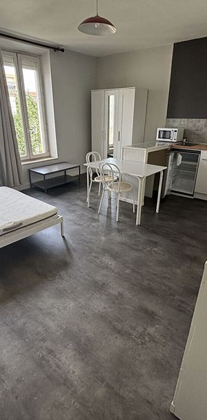 Appartement T1 meublé à louer à Reims, 2ème étage - Photo 1