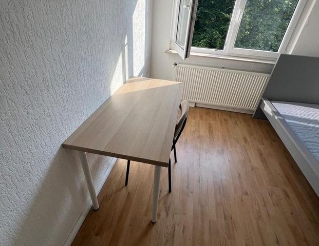 möbliertes WG- Zimmer für Studentinnen und Azubis - Photo 1