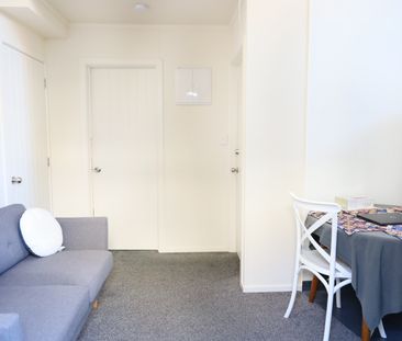 Modern 2 Bedroom Apartment Available for 2026 - Photo 1