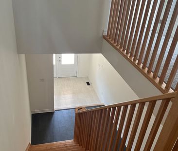 Townhouse For Lease | X7379316 - Photo 2