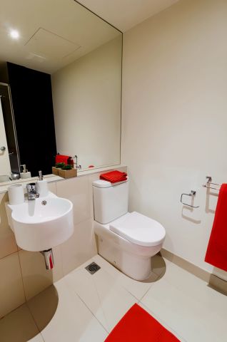 Large 1 Bedroom - Photo 5