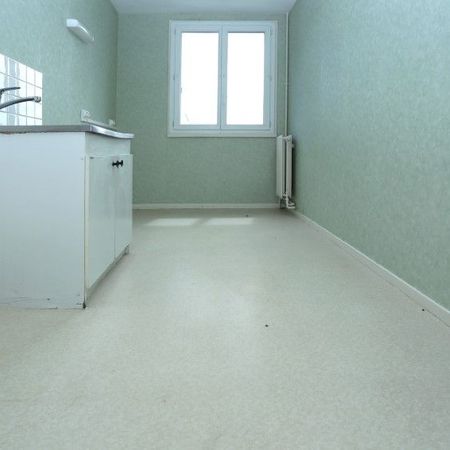 Appartement – Type 4 – 80m² – 373.35 € – LE BLANC - Photo 4