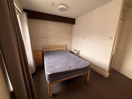 1 bedroom in a house share to rent - Photo 4