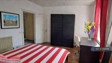 1 bedroom in a house share to rent - Photo 2