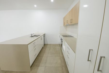 TWO WEEKS RENT FREE! Perfectly Positioned Prestige Apartment - Photo 5