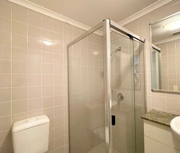 SPACIOUS 2 BEDROOM RESIDENCE IN PYRMONT - Photo 6