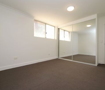 Neat & Tidy Ground Floor Unit - Photo 1