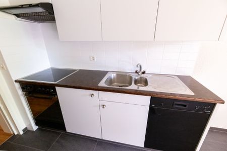 SCHÖNE Wohnung mit grossem Balkon - Foto 2