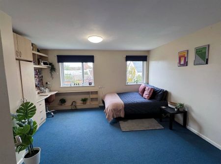 Silver Ensuite Room - Photo 5