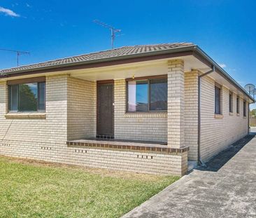 Charming 2-Bedroom Unit in the Heart of Lake Illawarra - Photo 1