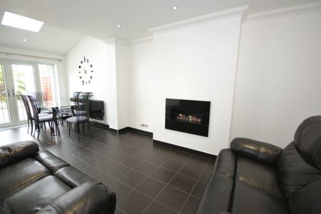 Salisbury Avenue, Styvechale, Coventry, West Midlands, CV3 5DB - Photo 3