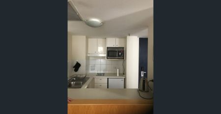 Fully Furnished Central CBD Apartment - Photo 4