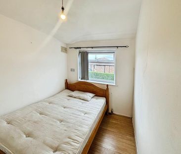 4 bedroom semi-detached house to rent - Photo 5