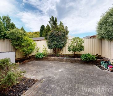 Stunning Renovated 3 bedroom Home - Photo 2