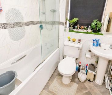 4 bedroom terraced house to rent - Photo 3