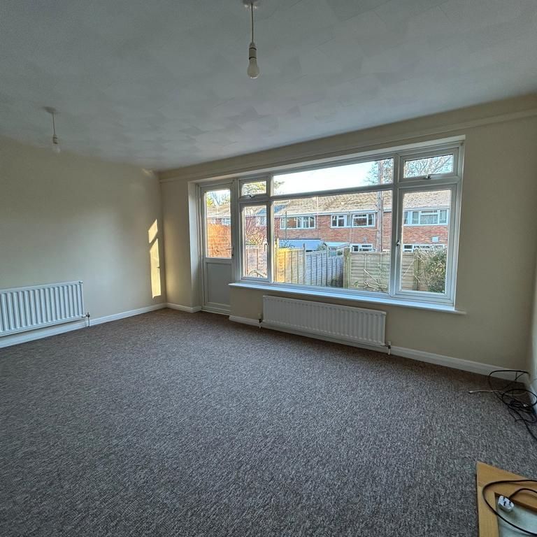 3 bedroom semi-detached house to rent - Photo 1