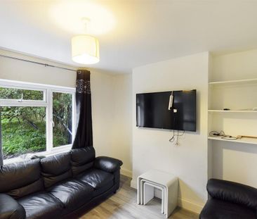 6 bedroom semi-detached house to rent - Photo 1