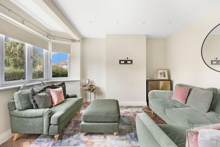 4 bedroom end of terrace house to rent - Photo 4