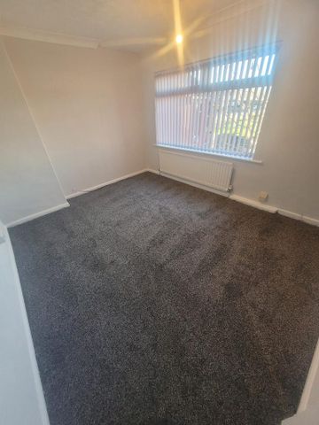 3 bedroom end of terrace house to rent - Photo 2