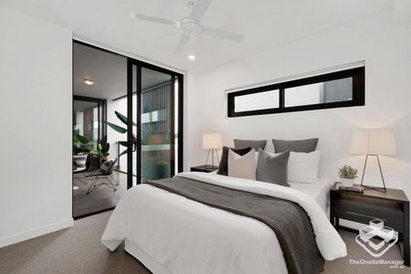 MILTON - HIGH FLOOR 2 BEDROOM 2 BATH ROOM APARTMENT WITH 1 CARPARK - Photo 5