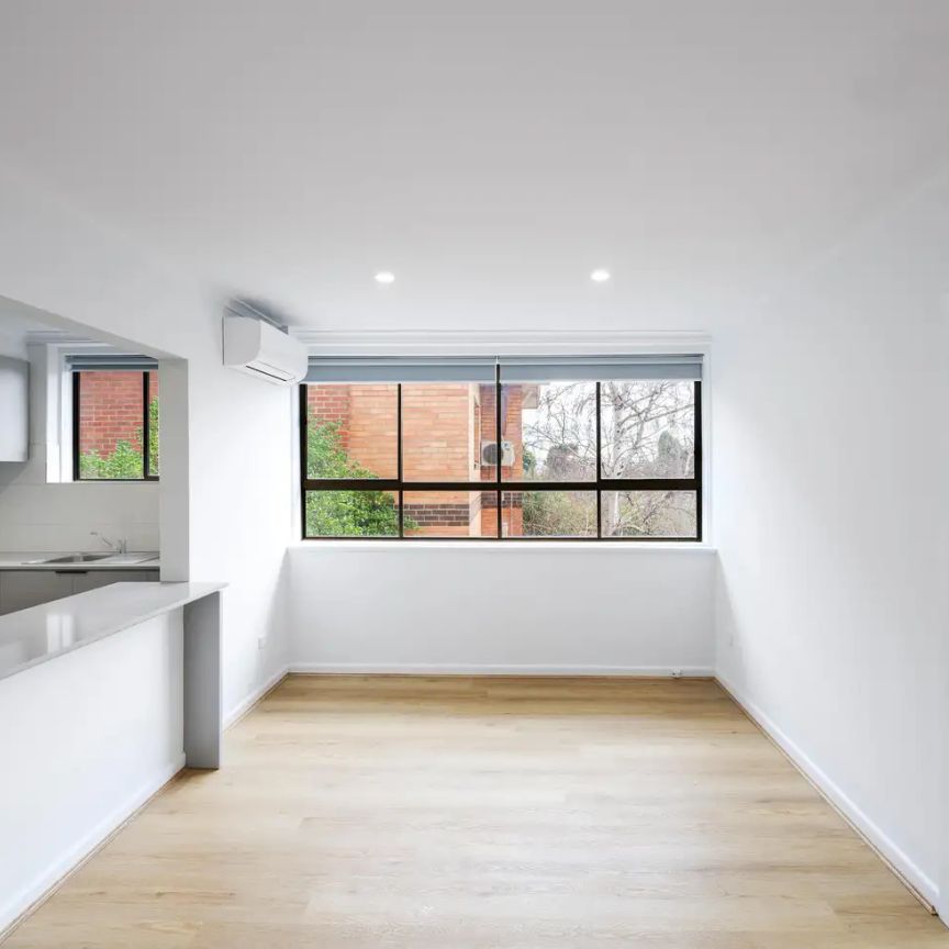 “1960s Scale, Contemporary Style” - Photo 1