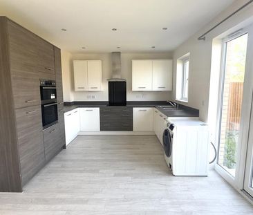 3 bedroom semi-detached house to rent - Photo 5