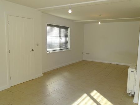 3 bedroom detached house to rent - Photo 3