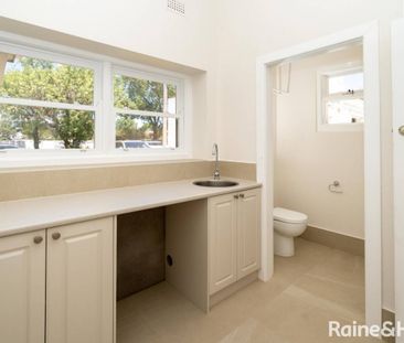 FULLY RENOVATED CENTRAL HOME - Photo 5