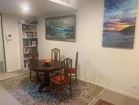 East Perth - Photo 5