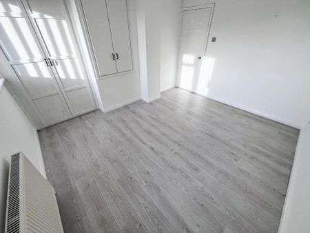 2 bedroom semi-detached house to rent - Photo 3