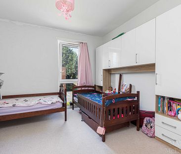 West Green Drive, Crawley, RH11 - Photo 5