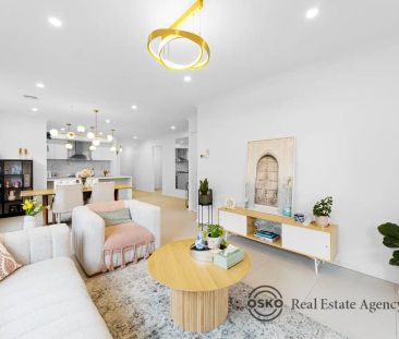 “East Facing House with Solar Panels and Multiple Air Cons in the P... - Photo 3