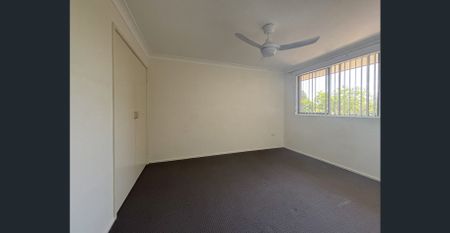 SPACIOUS TOWNHOUSE CLOSE TO BEACH - Photo 3