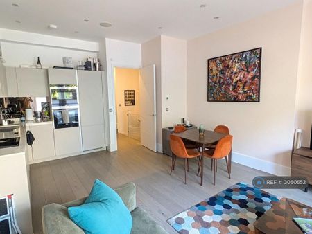 1 bedroom in a flat share to rent - Photo 3