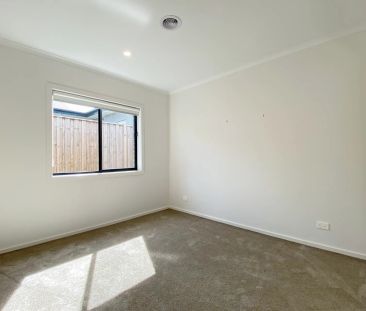 STUNNING FAMILY HOME - Photo 4