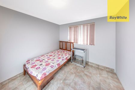 Fully Furnished Top-Floor Unit in Parramatta Prime Location - Photo 2