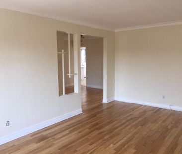 VILLE ST. LAURENT // 3 CHAMBRES // BRIGHT 6 1/2 Upper Duplex - Photo 2