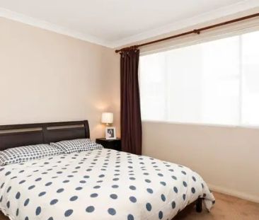 Modern Two Bedroom Security Apartment - Photo 3