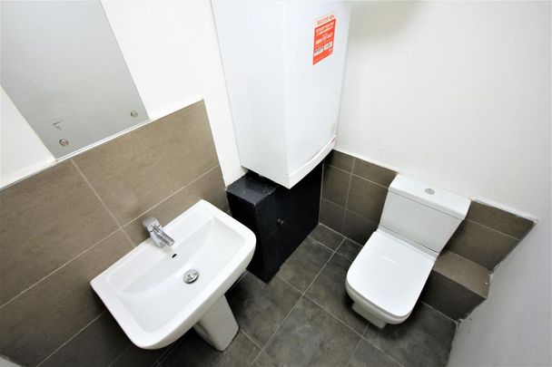 4 bedroom terraced house to rent - Photo 1