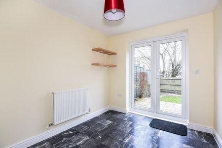 3 bedroom end of terrace house to rent - Photo 2