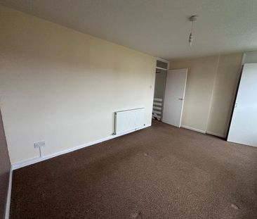 Gleadmere, Widnes, Cheshire, WA8 - Photo 2