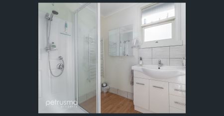 Sun, Views and Level Access - Photo 2